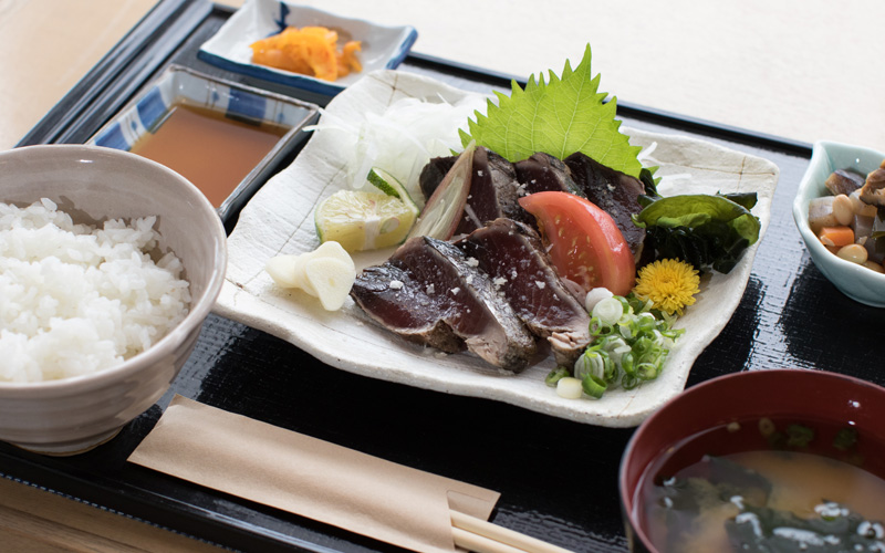 カツオのタタキ定食