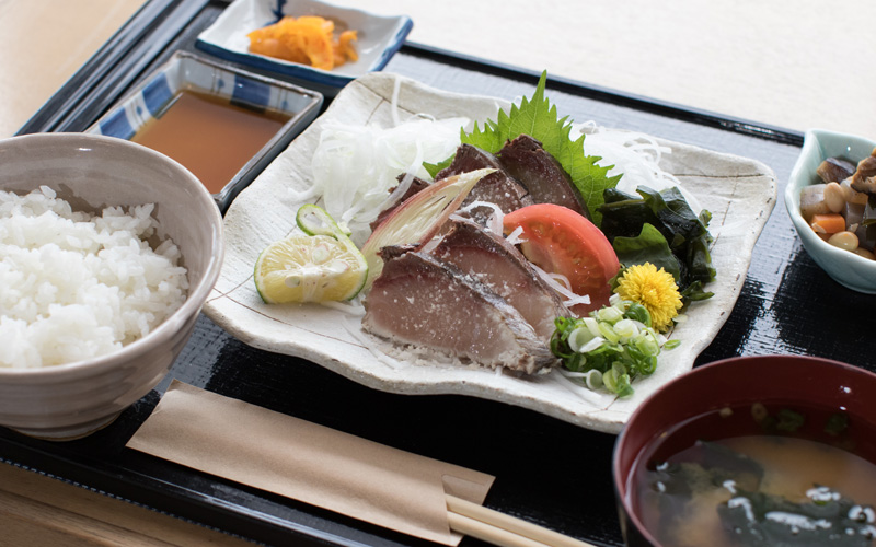 ブリのタタキ定食